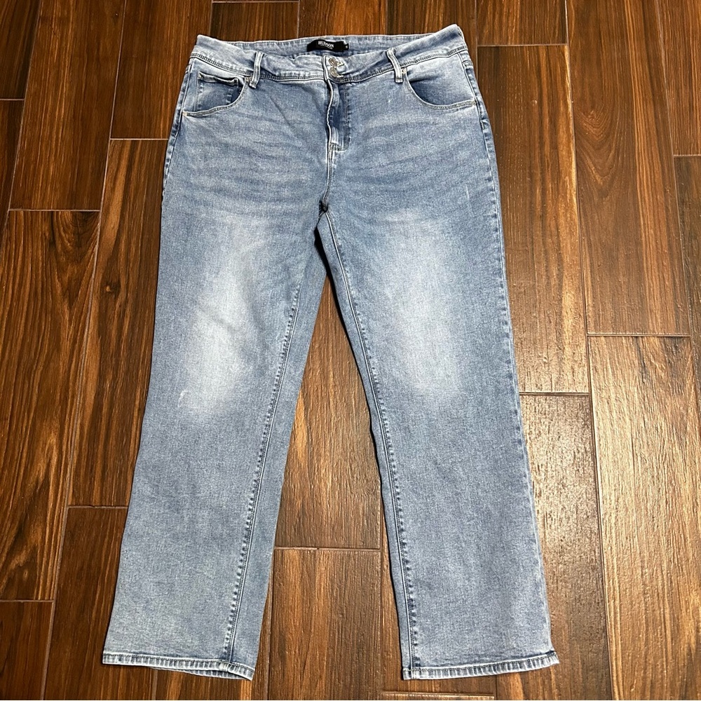 Hudson Jeans 16 Straight Leg Light‎ Wash Double Button Closure